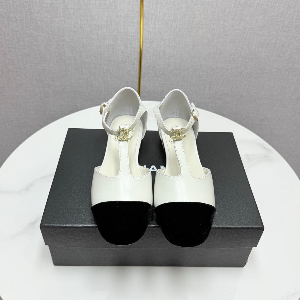 CHANEL MARY JANE 25S IN WHITE LAMBSKIN AND BLACK SUEDE WITH PEARL HEEL