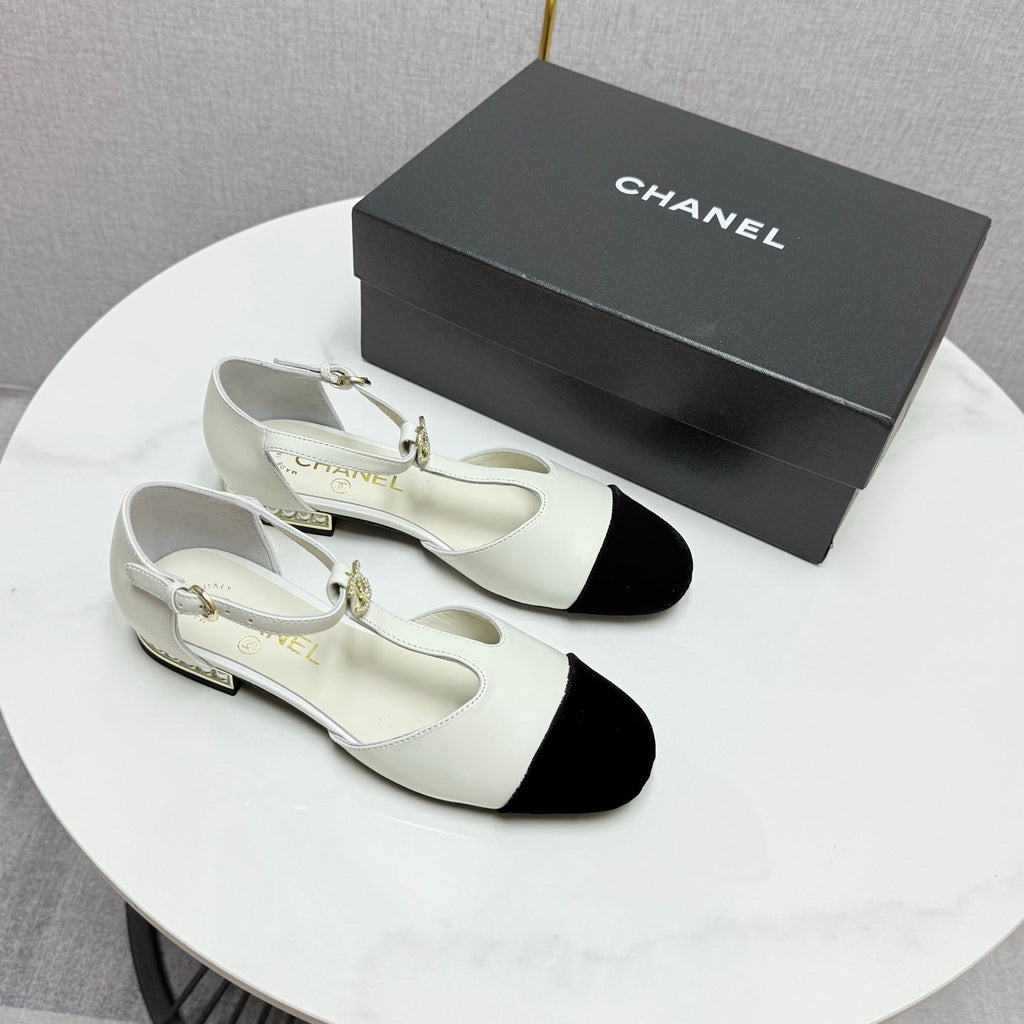 CHANEL MARY JANE 25S IN WHITE LAMBSKIN AND BLACK SUEDE WITH PEARL HEEL