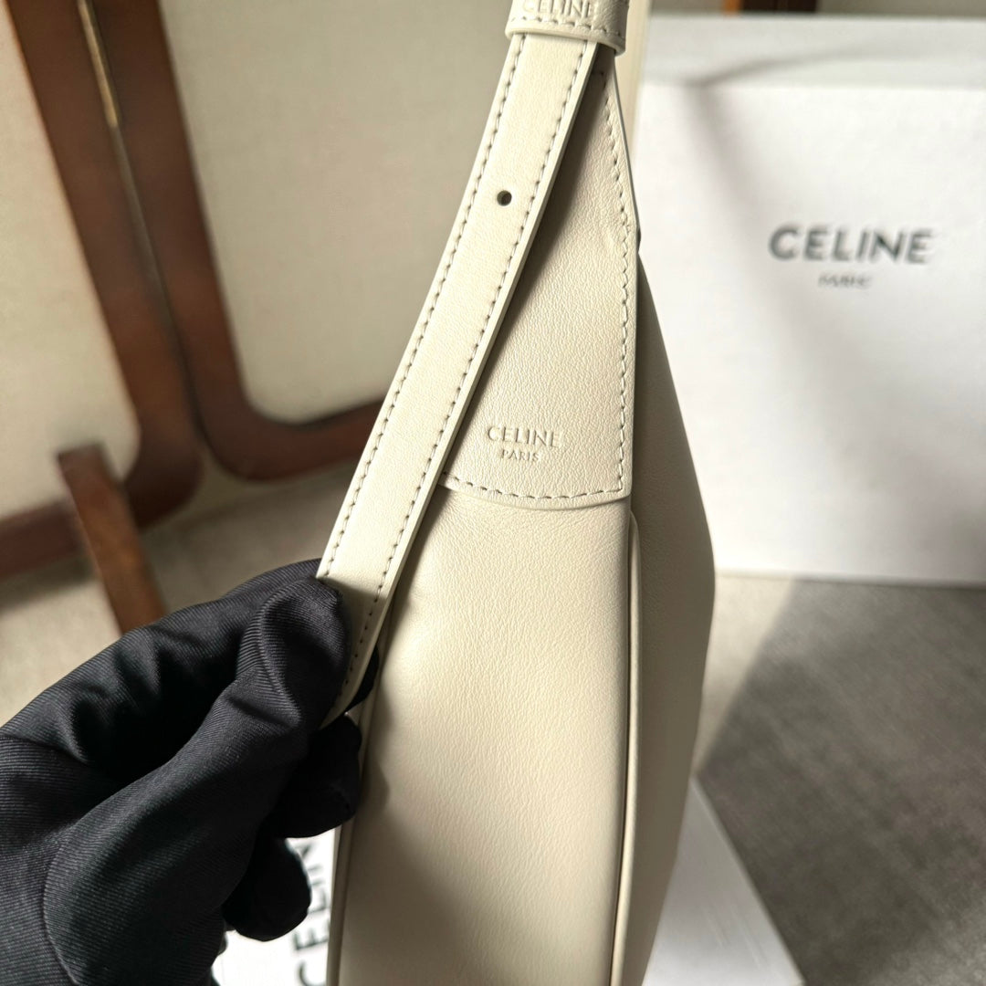 CELINE SMALL HELOÏSE BAG CUIR 22 IN WHITE CALFSKIN EMBOSSED LOGO