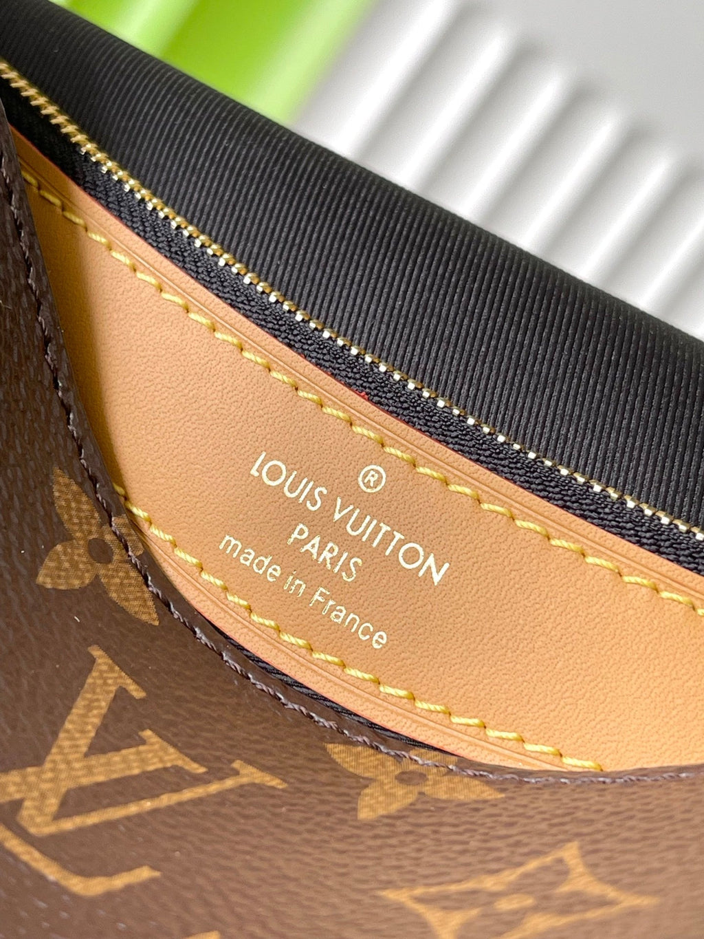LOUIS VUITTON DIANE 25 IN BROWN MONOGRAM CANVAS TANNED COWHIDE