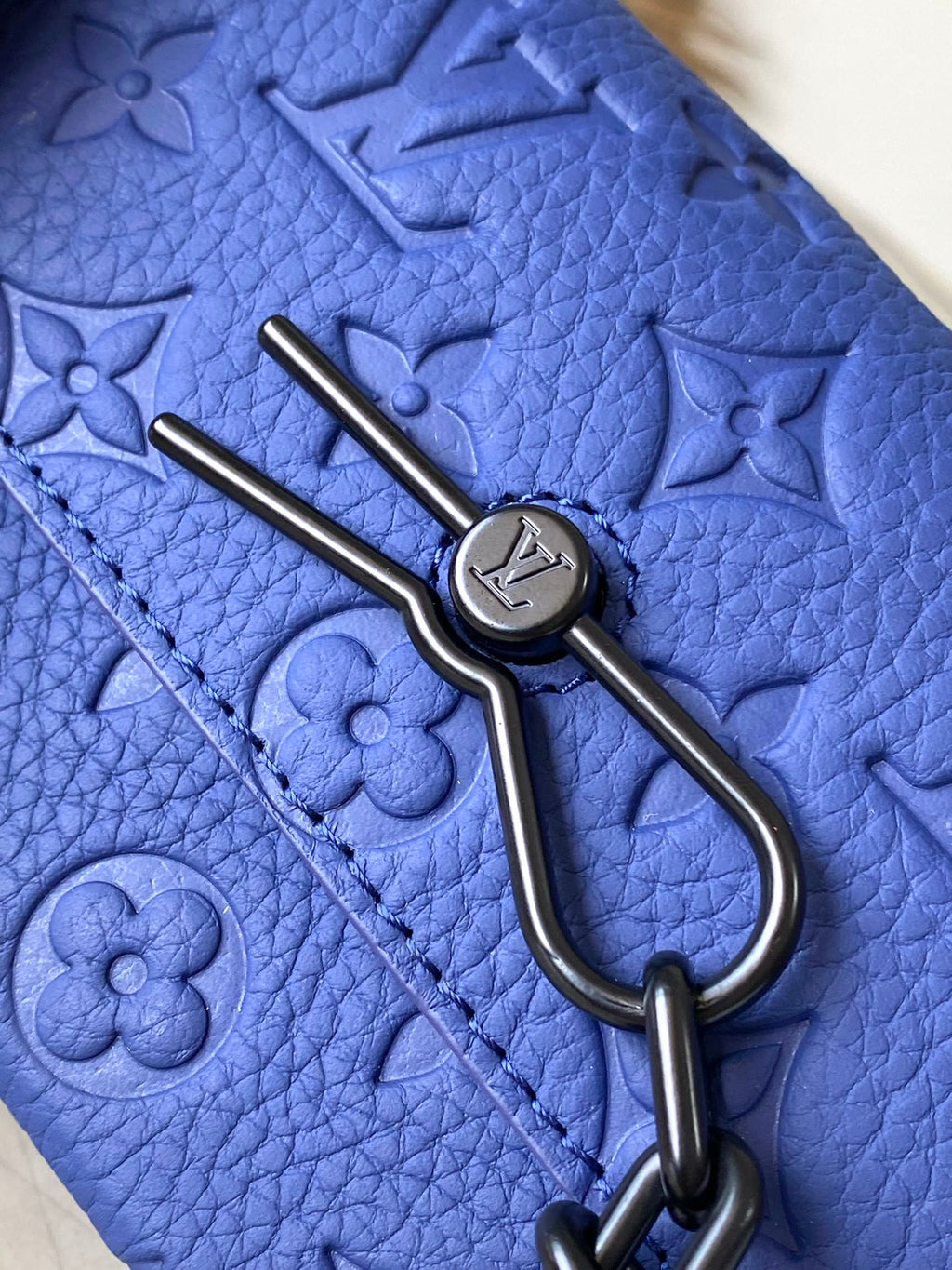 LOUIS VUITTON STEAMER 18 IN SAPPHIRE BLUE MONOGRAM EMBOSSED TAURILLON