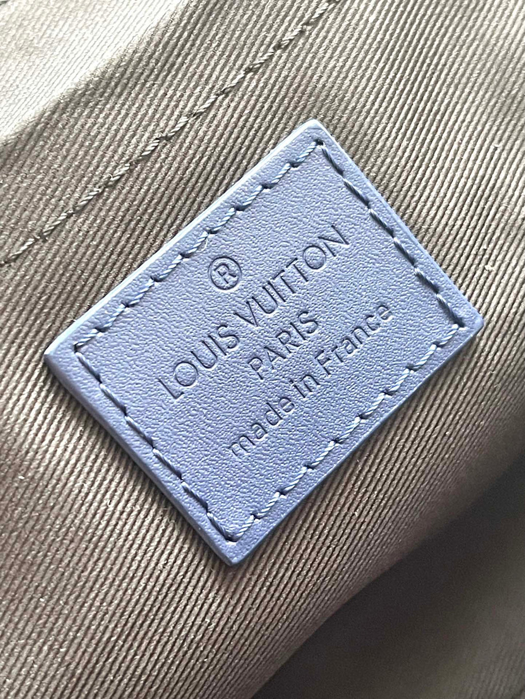 LOUIS VUITTON S-CAPE MESSENGER 28 IN SAPPHIRE BLUE TAURILLON