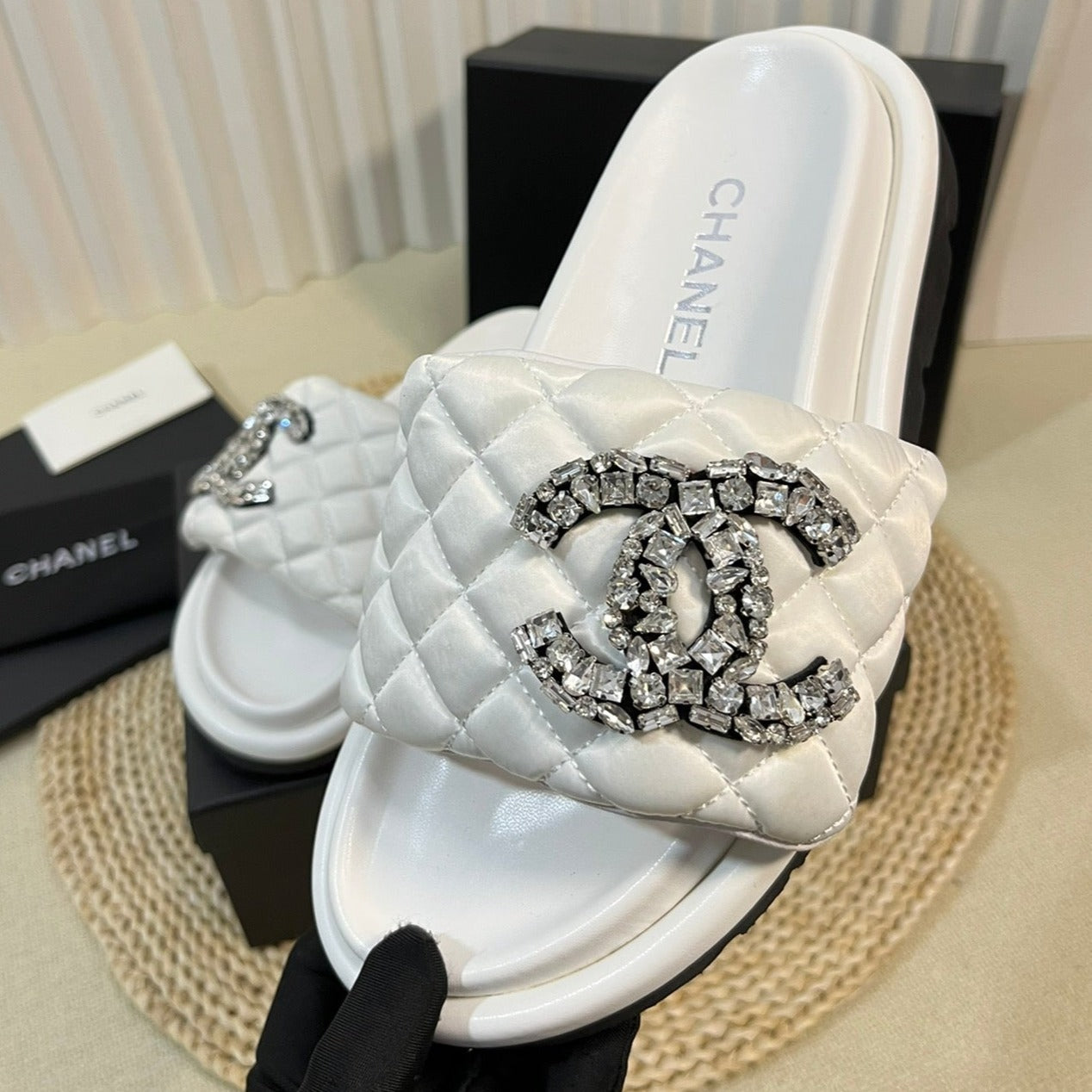 CHANEL New Style Diamond Buckle Double C Thick Bottom Slippers White Sheepskin
