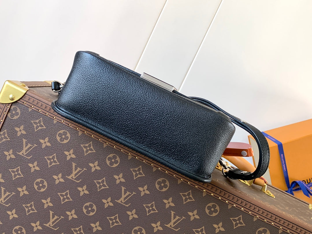 LOUIS VUITTON BUCI BAG 24 IN BLACK EPI GRAIN COWHIDE