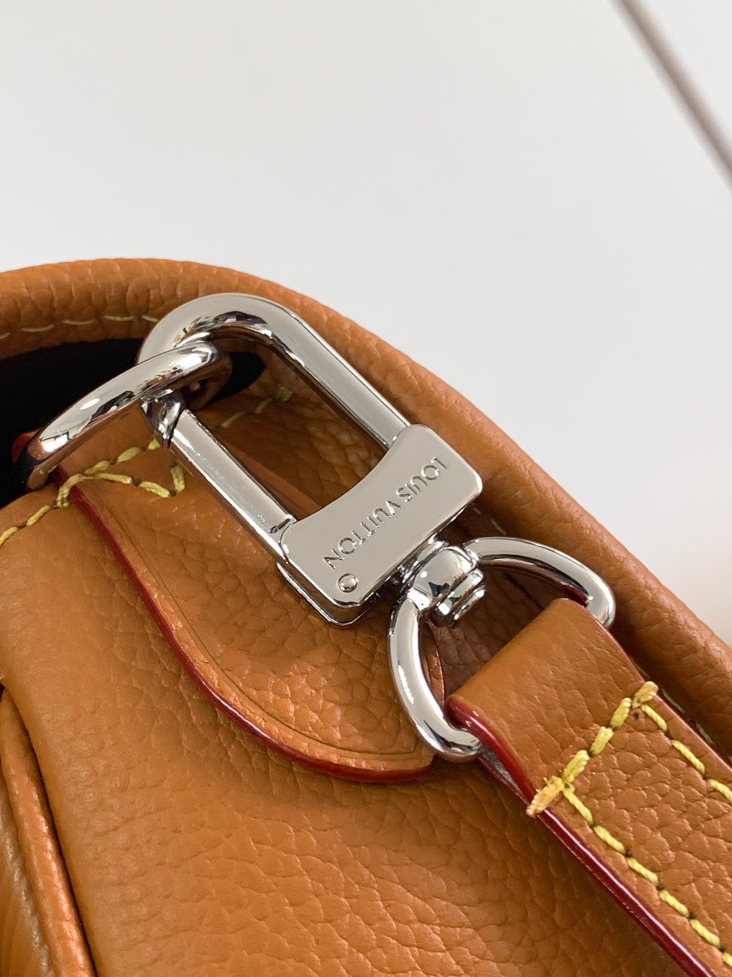 LOUIS VUITTON BUCI BAG 24 IN GOLD MIEL BROWN EPI GRAIN COWHIDE