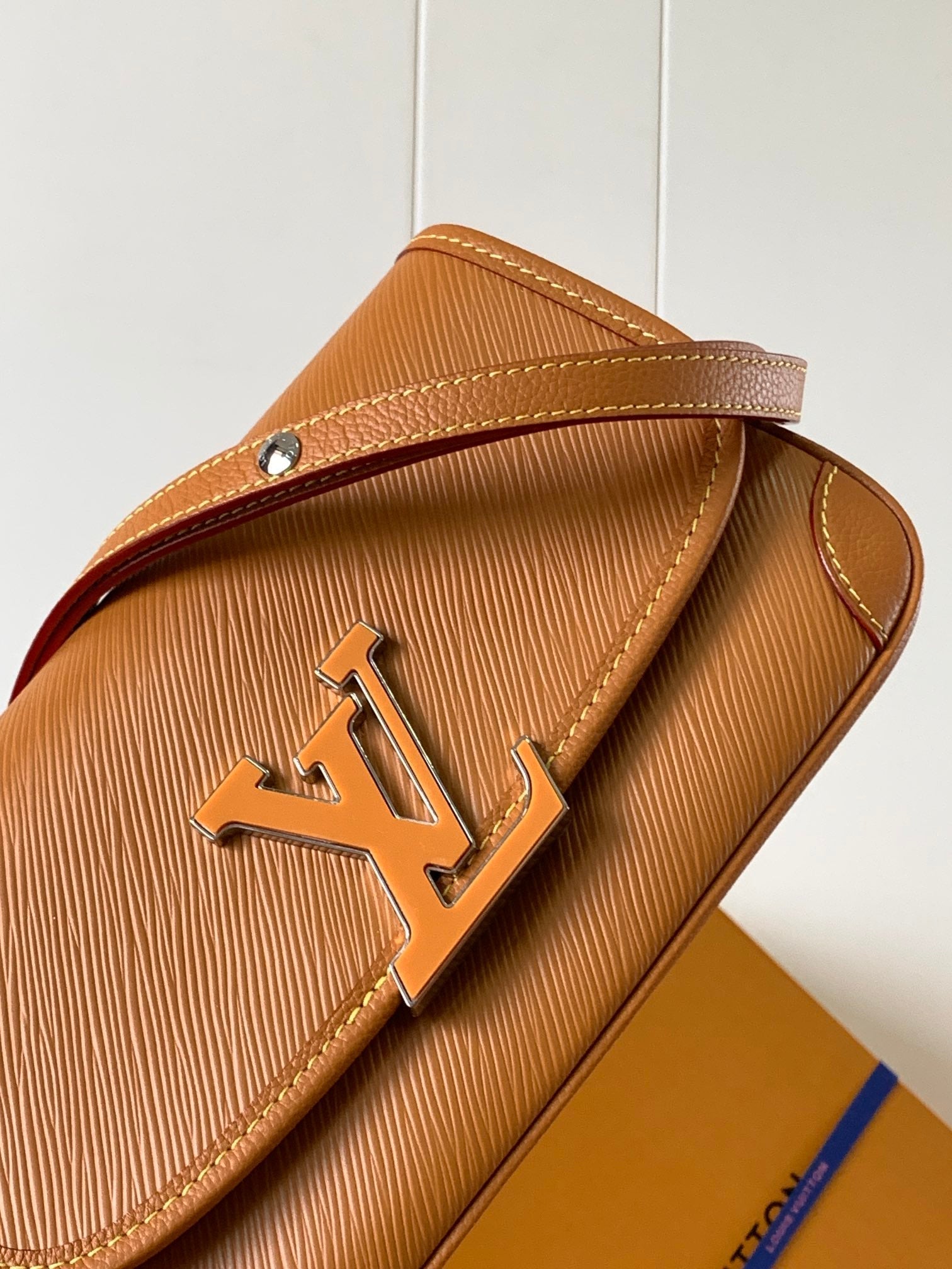 LOUIS VUITTON BUCI BAG 24 IN GOLD MIEL BROWN EPI GRAIN COWHIDE
