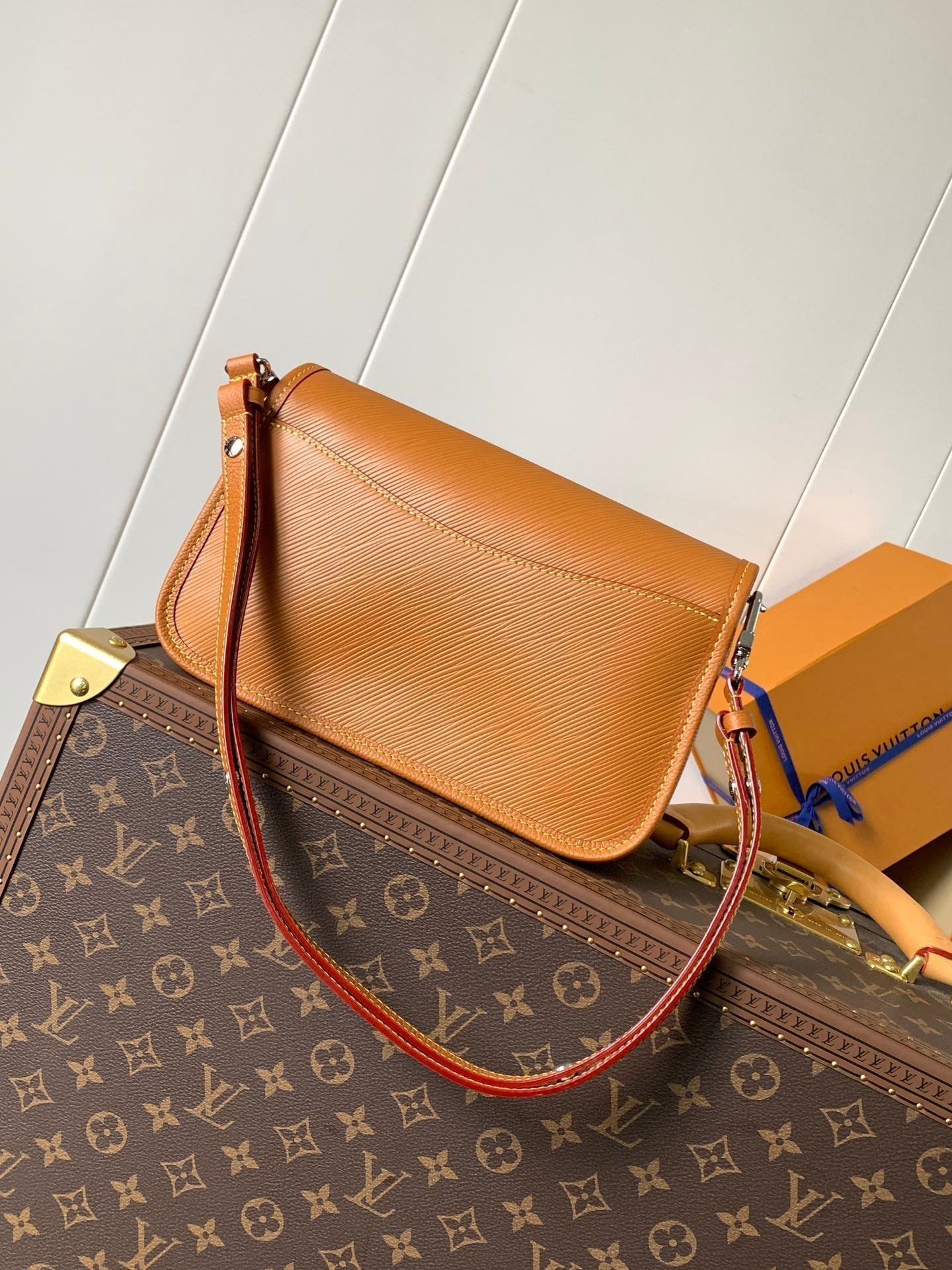 LOUIS VUITTON BUCI BAG 24 IN GOLD MIEL BROWN EPI GRAIN COWHIDE