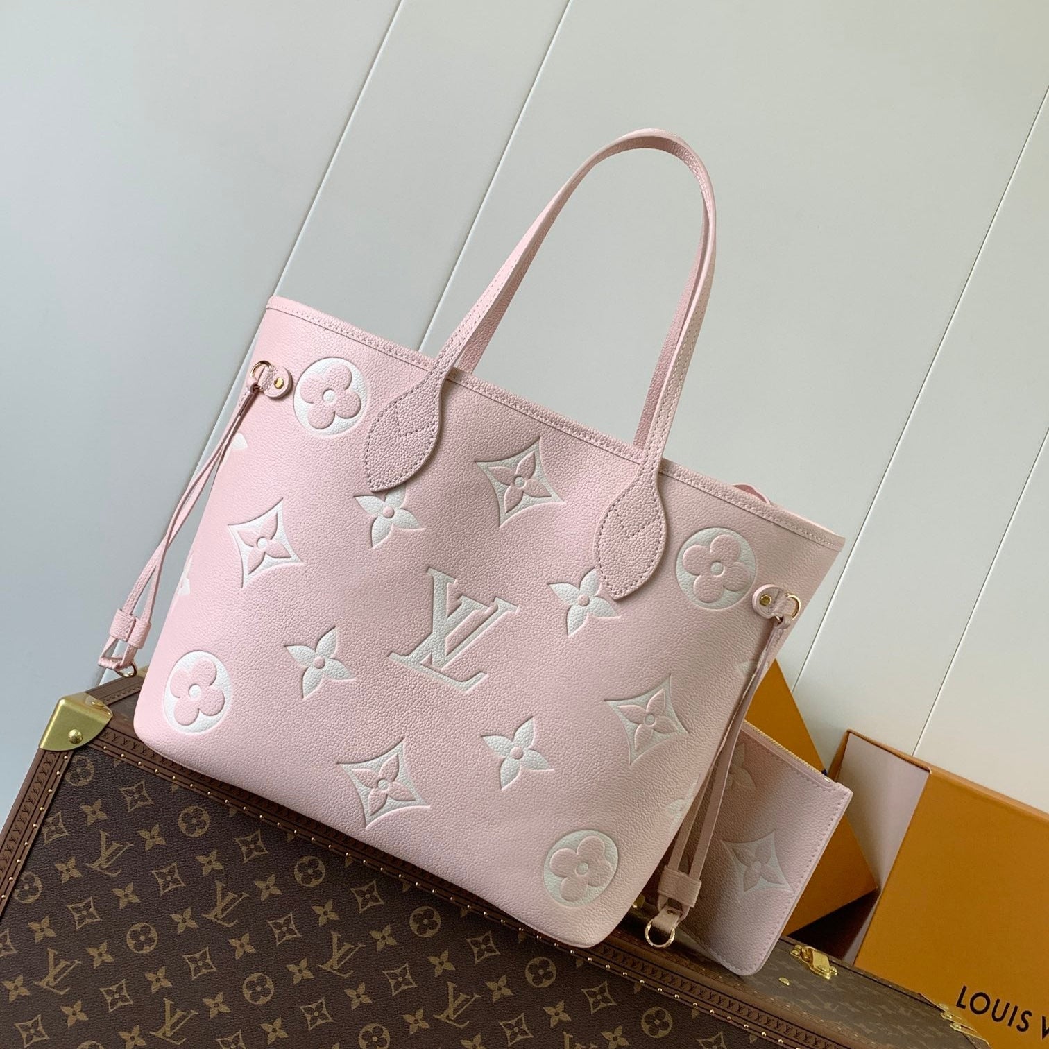 LOUIS VUITTON NEVERFULL MM BAG 32 IN PINK AND BEIGE EMBOSSED COWHIDE