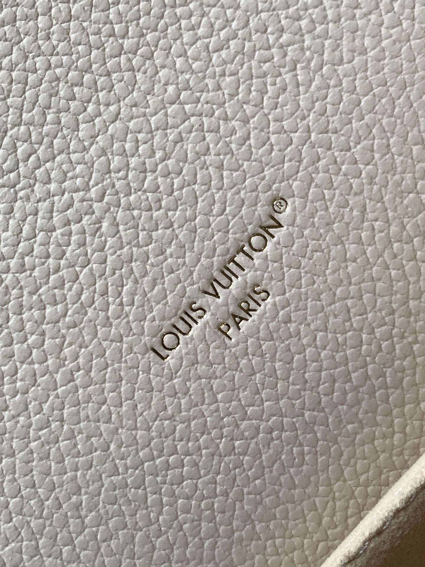 LOUIS VUITTON LV 25S EAST WEST POCHETTE MÉTIS BAG 21 IN BEIGE DREAM EMBOSSED TEXTURED CALFSKIN