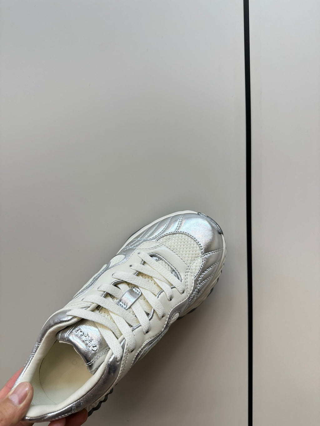 GUCCI Ripple Leather Sneakers White Silver