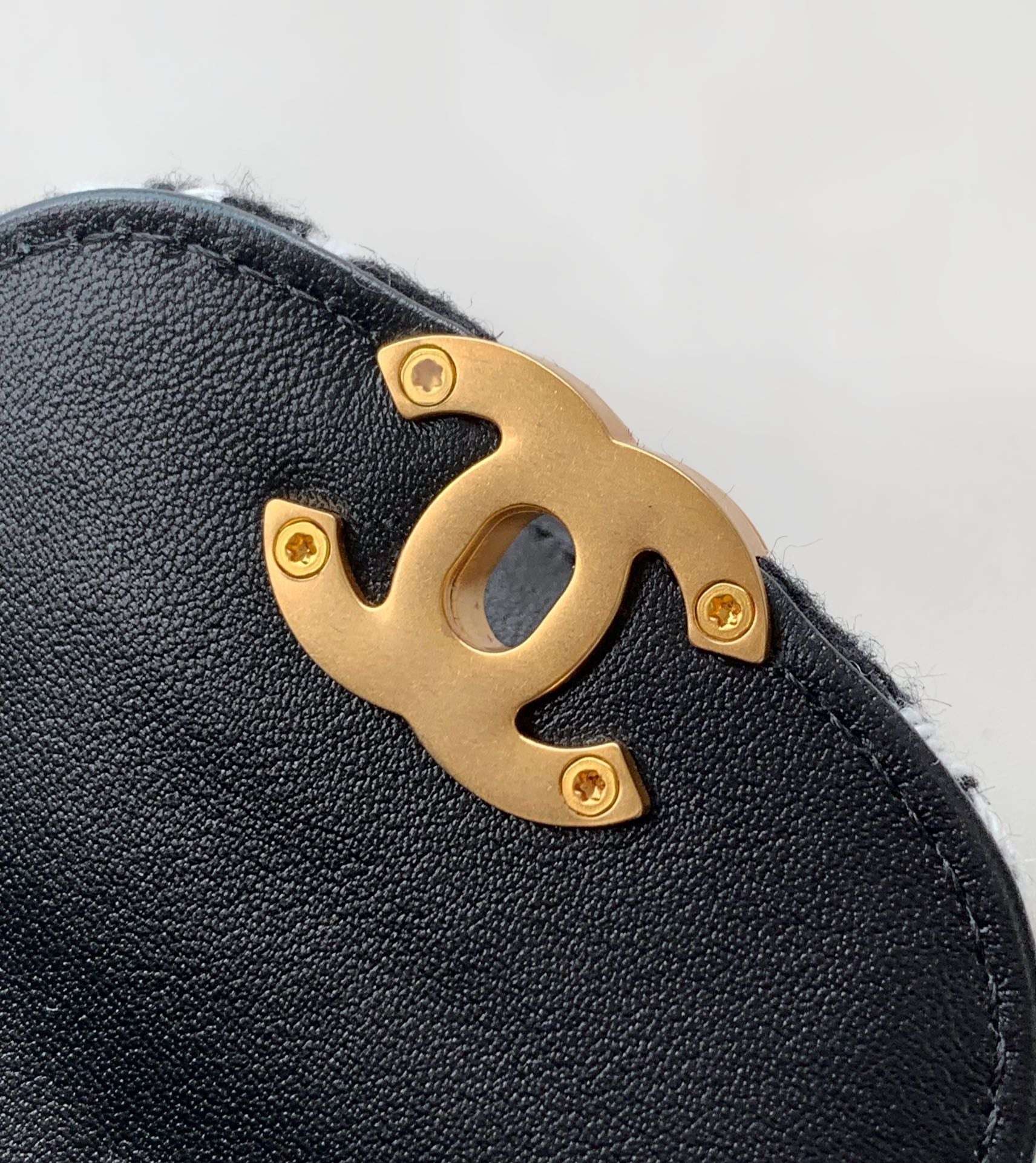 CHANEL SMALL 20 KELLY SHOPPER BLACK MIX WHITE TWEED BRUSHED GOLD HARDWARE