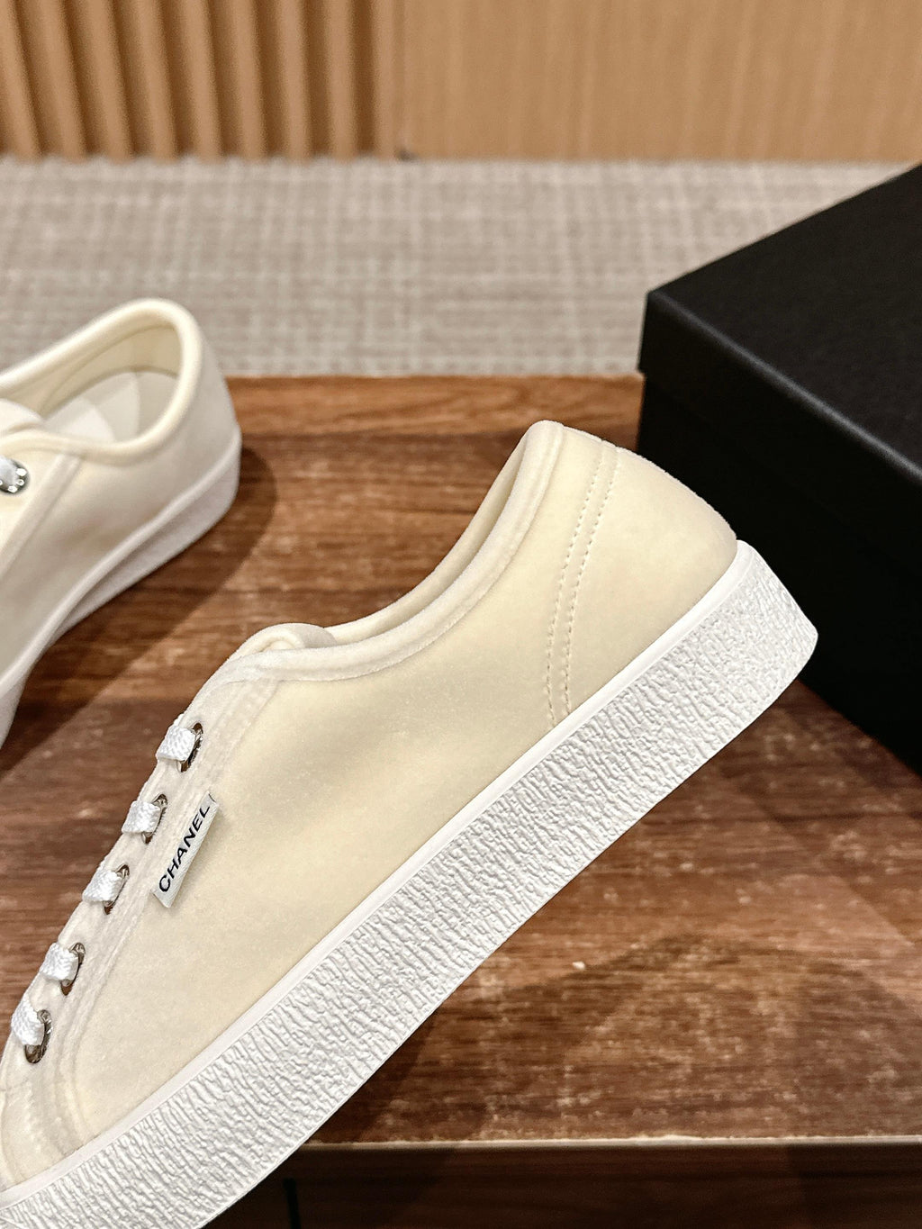 CHANEL CONVERSE SNEAKER IN BEIGE CREAM CANVAS