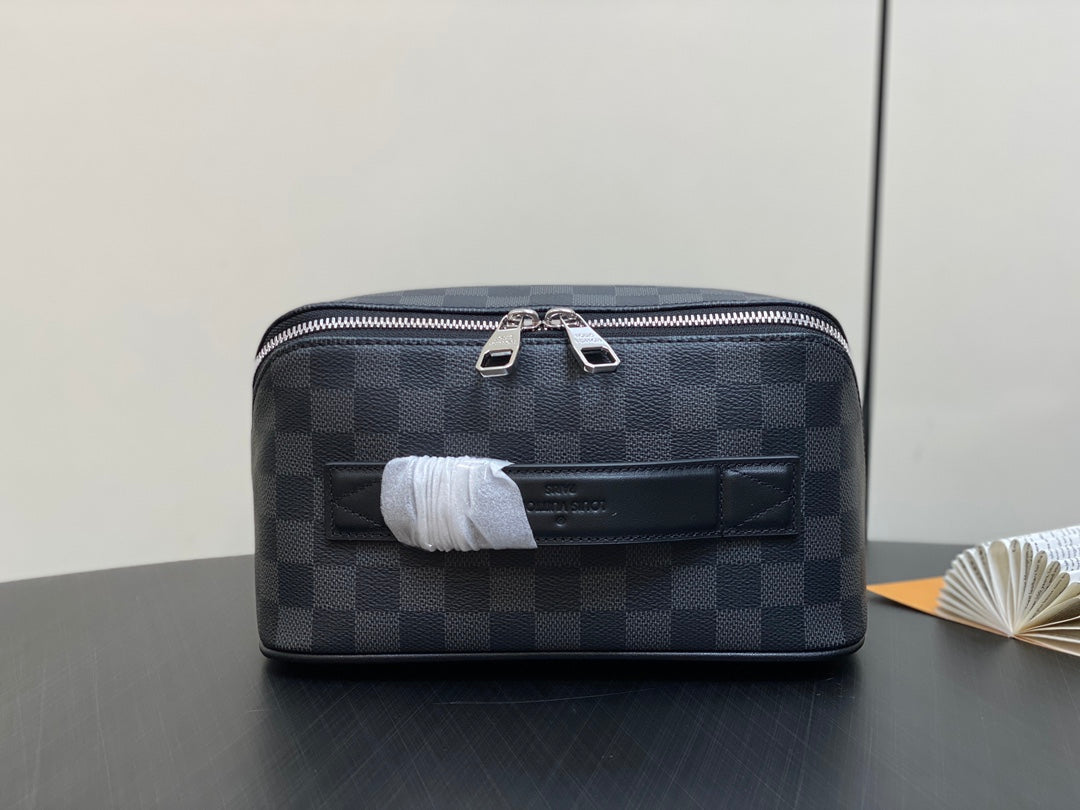 LOUIS VUITTON TOILETRY BAG 24 IN BLACK DAMIER GRAPHITE CANVAS