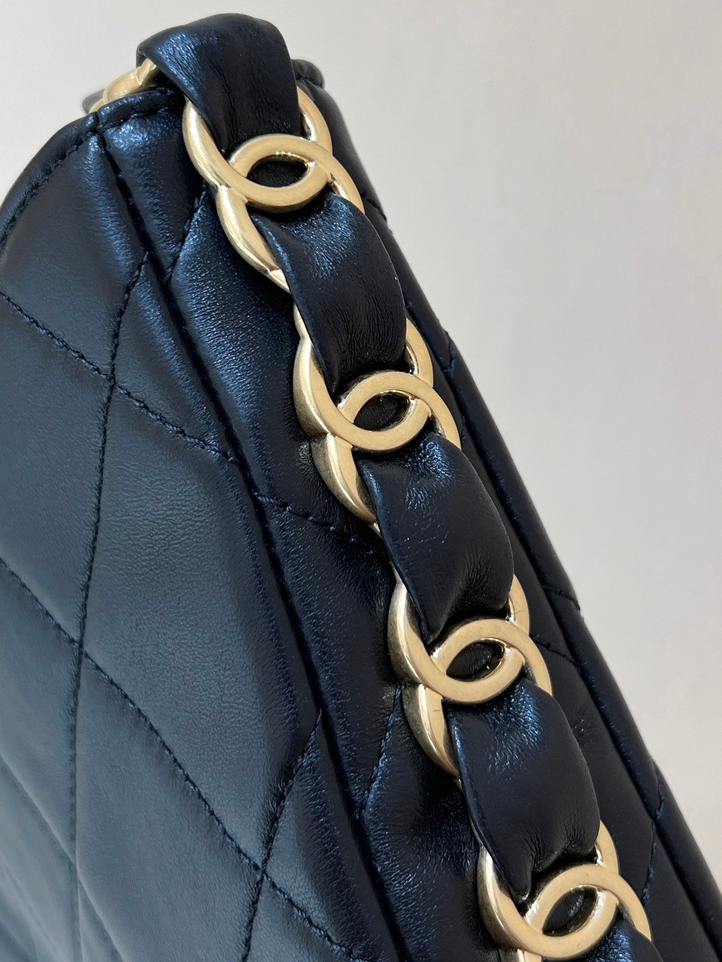 CHANEL HOBO 24 IN BLACK LAMBSKIN GOLD HARDWARE