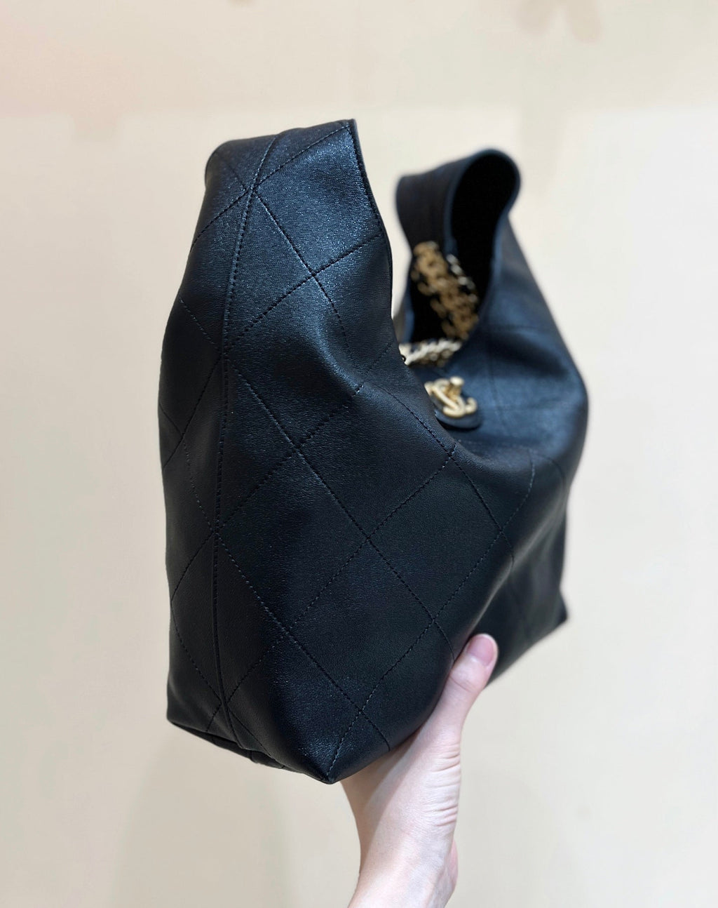 CHANEL QUILTED LARGE HOBO BAG 35 IN BLACK LAMBSKIN GOLD HARDWARE
