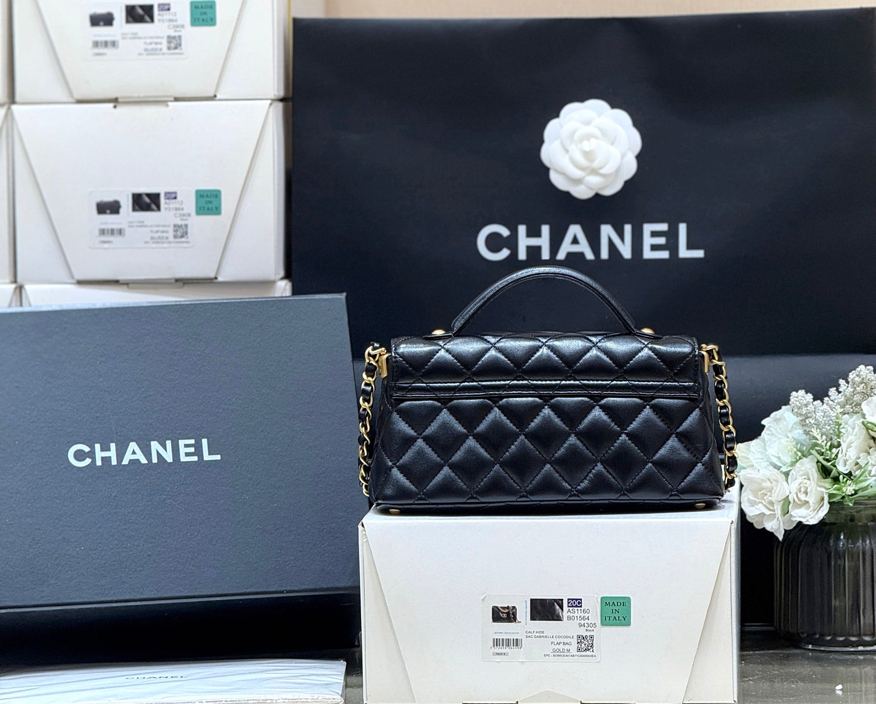 CHANEL QUILTED FLAP BAG WITH HANDLE 20 IN BLACK LAMBSKIN GOLD PLATED METAL